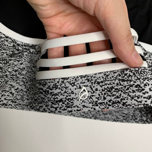 P’tula Pixel Strappy Sports Bra Womens Size Medium - Picture 9 of 13